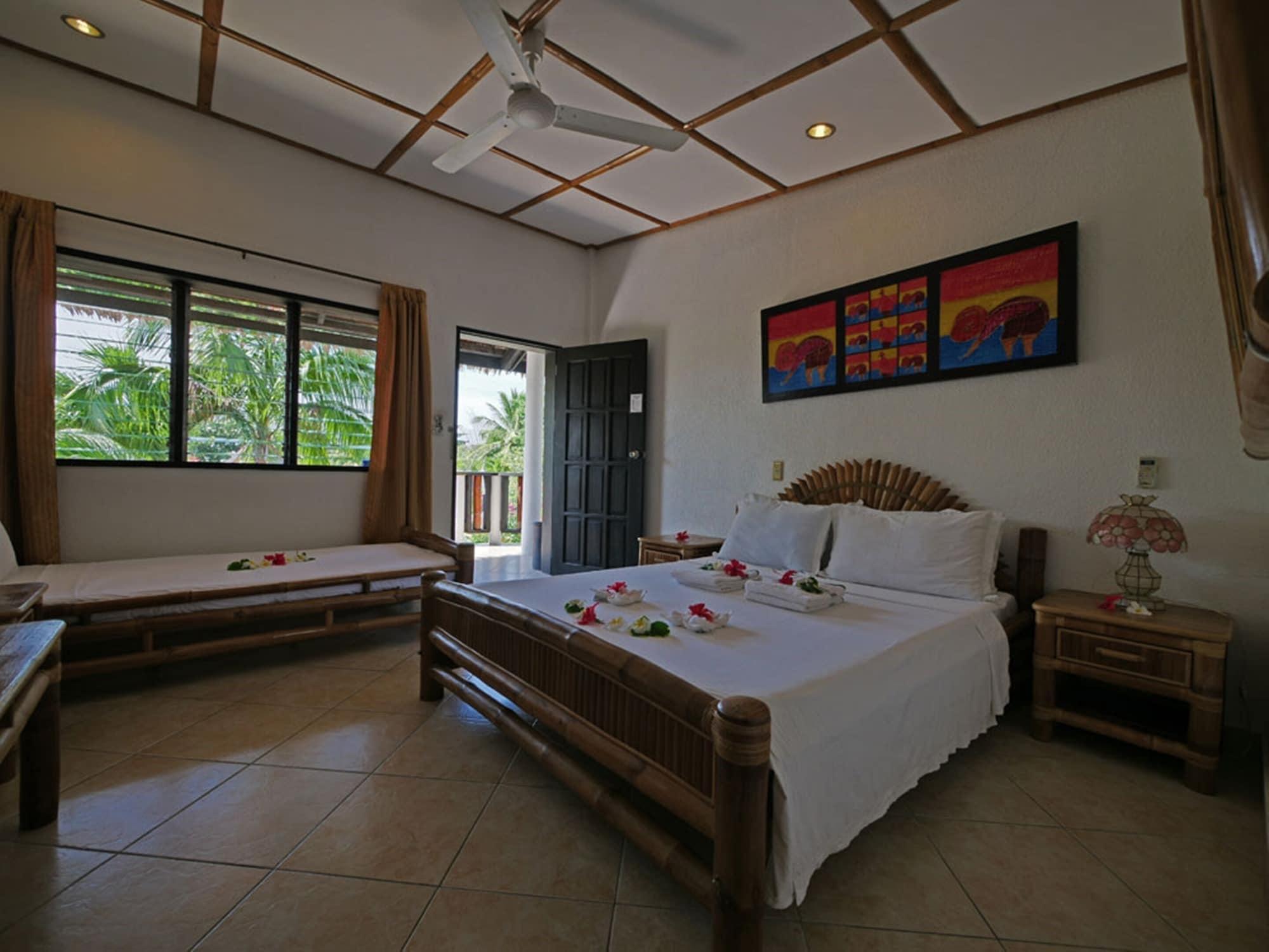 Dolphin House Resort Moalboal Eksteriør bilde