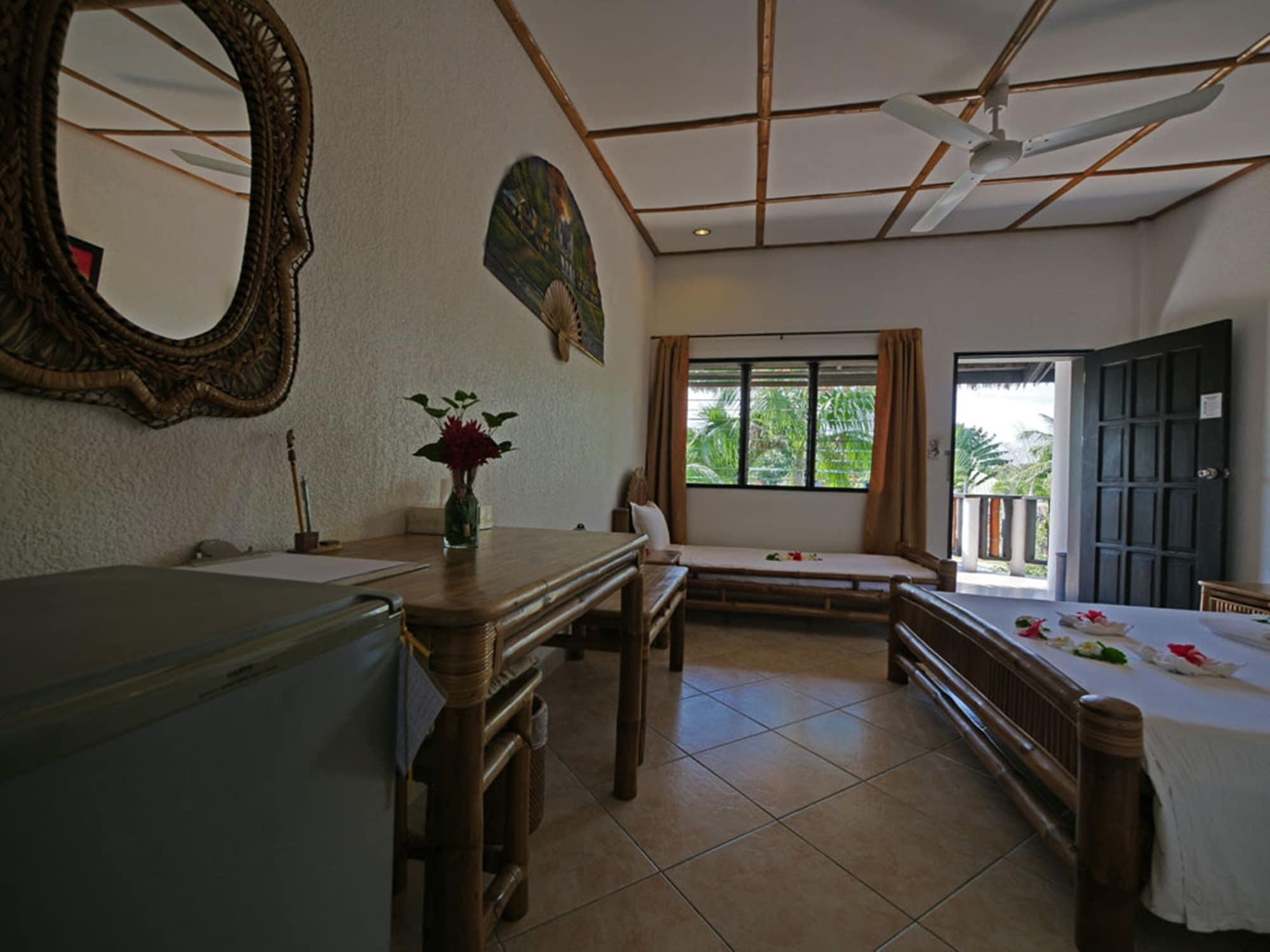 Dolphin House Resort Moalboal Eksteriør bilde
