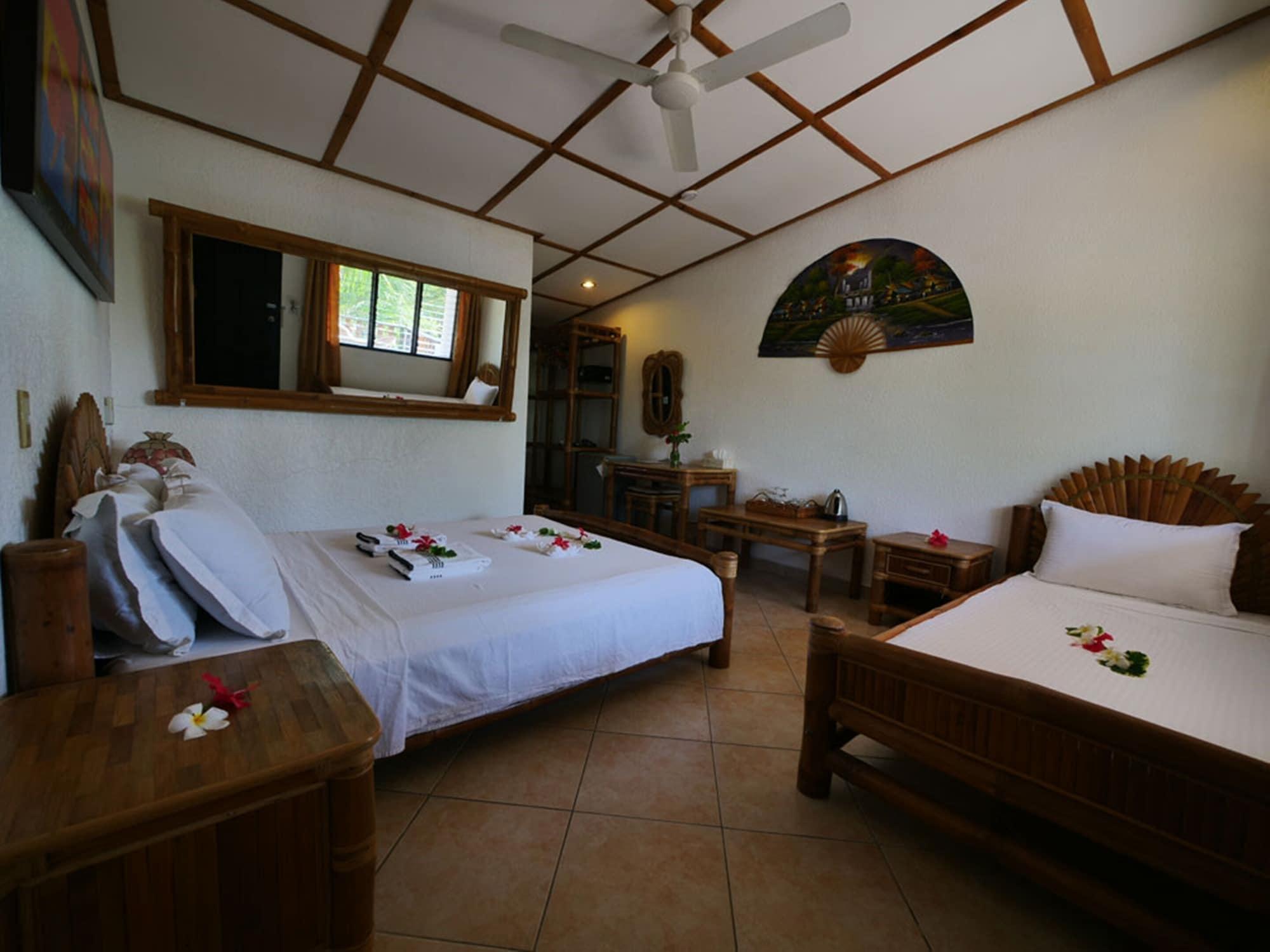 Dolphin House Resort Moalboal Eksteriør bilde
